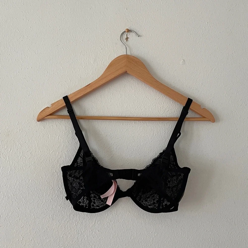 Victoria’s Secret Lace Bra Unlined Demi Underwire Non Padded Bra Black